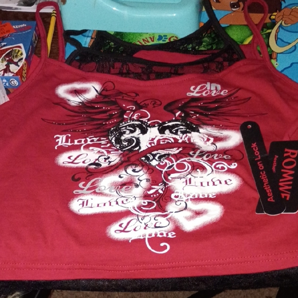 ROMWE Red Graphic Crop Top
